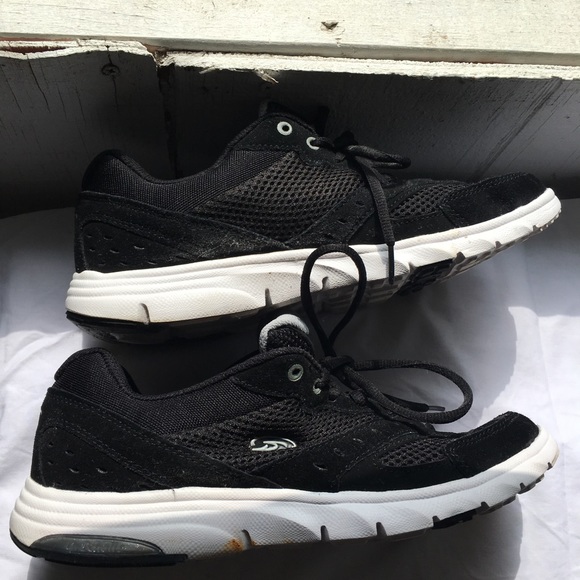 Women’s athletic shoes - Picture 2 of 5